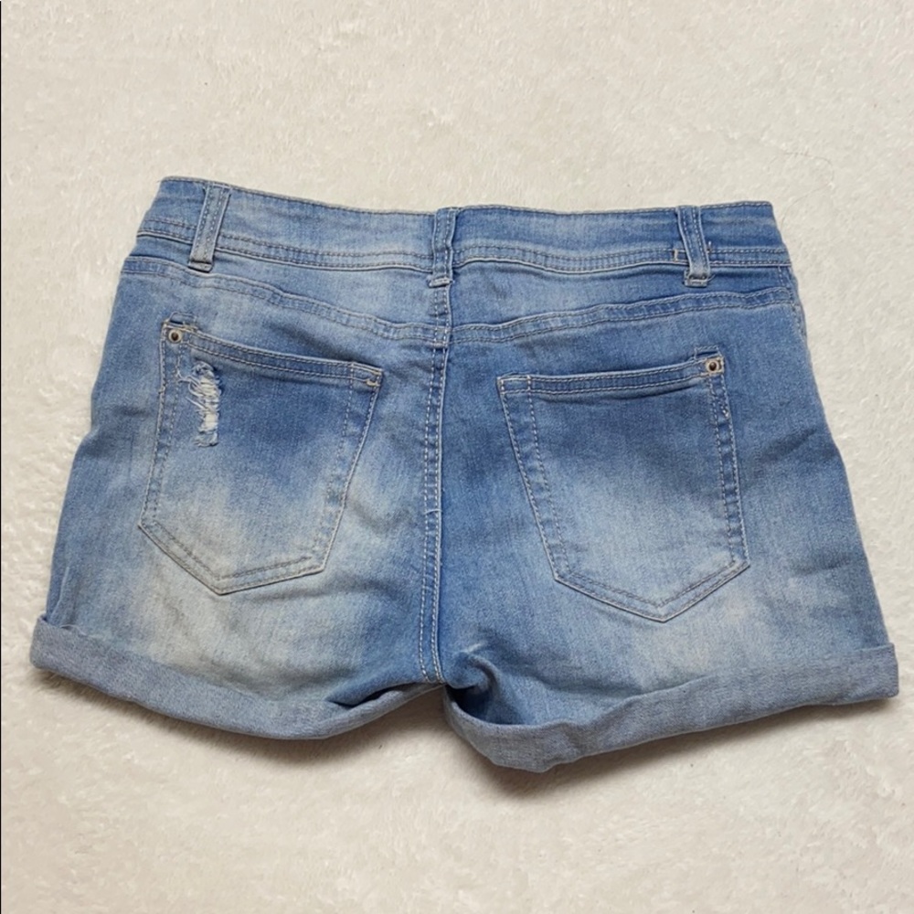 Shorts - Picture 2 of 4